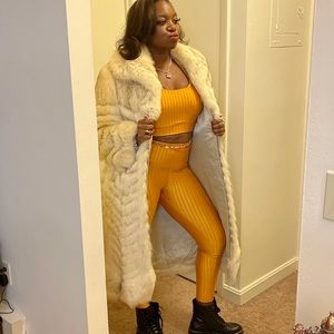 Bee Bueno leggings, color bumblebee. I have small medium and large.